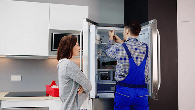 Refrigerator repair service in Business Bay & Downtown, Dubai - Smart refrigerator technology and connectivity repairs